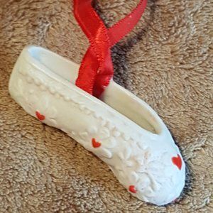 ENESCO BALLET BALLERINA SLIPPER FIGURINE WHITE WITH RED HEARTS